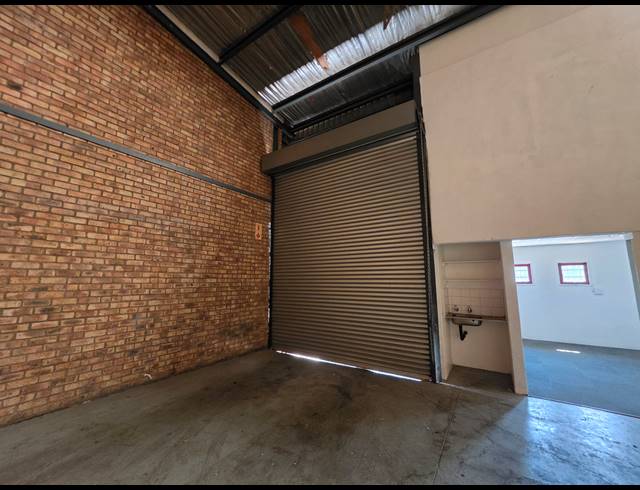 240M² WAREHOUSE TO LET IN DRIEHOEK